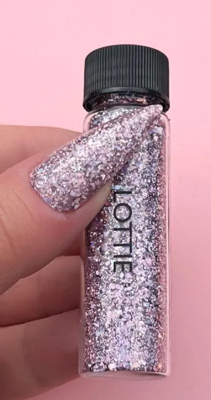 Indigo Nails Lottie negleglitter dækkende effekt