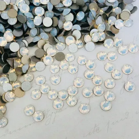 Beautystones White Opal neglekrystaller flat back glans