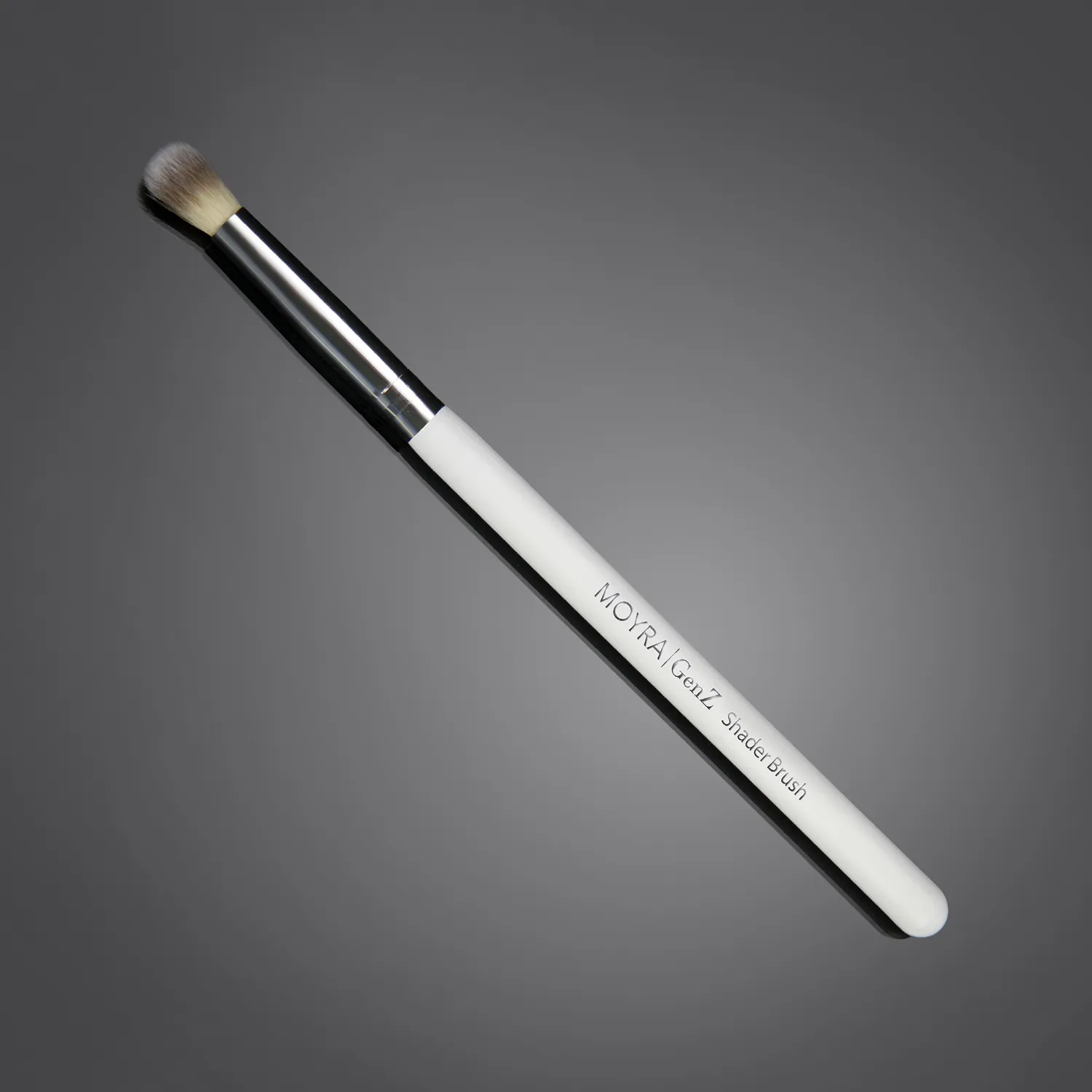 Moyra GenZ Shader Brush øjenskyggepensel 1 stk tæt